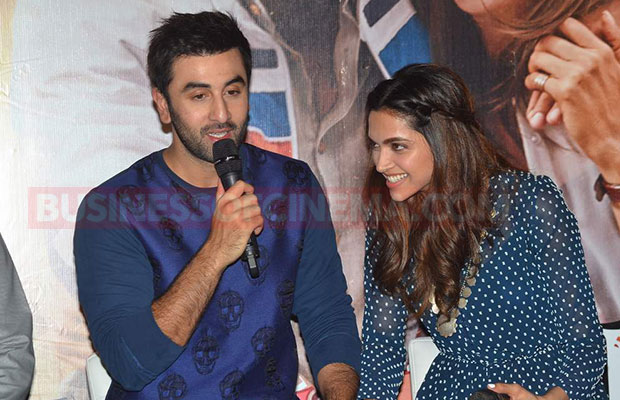 Ranbir-Deepika-Moments-08