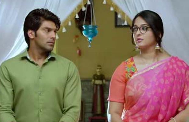 Anushka Shetty Reveals How She Put On 20 Kilos For Size Zero Size zero is a 2015 telugu romantic comedy film starring arya, anushka shetty and prakash raj. businessofcinema com
