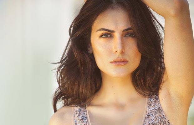 Mandana-Karimi-Rare-00874