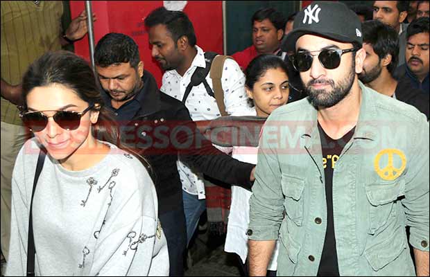 ranbir-and-deepika-at-delhi-station-4