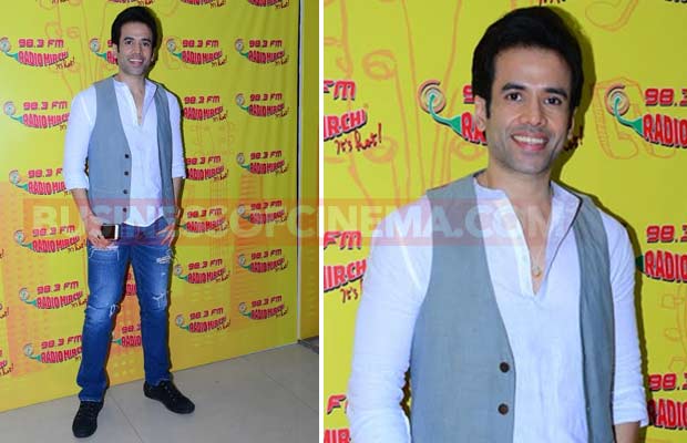 Tusshar-Kapoor,-Aftab-Shivdasahani-and-Gauhar-khan-at-Radio-Mirchi-studio