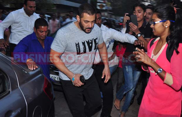 salman-candid-10