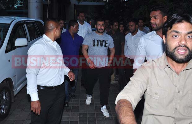 salman-candid-3