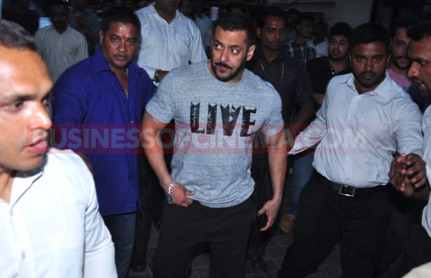 salman-candid-4