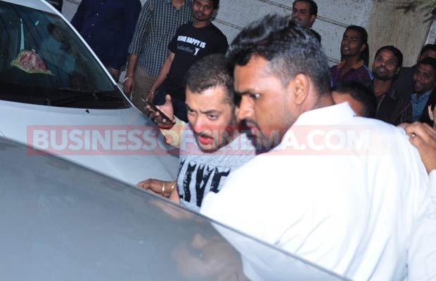 salman-candid-5