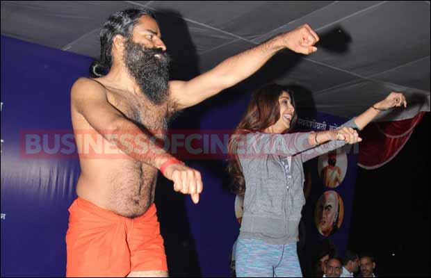 shilpa-baba-ramdev-yoga-7