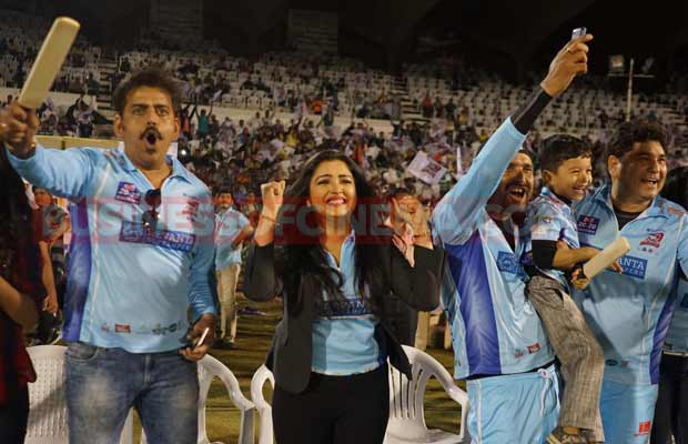 ayushman-and-sonu-sood-at-ccl-match-2