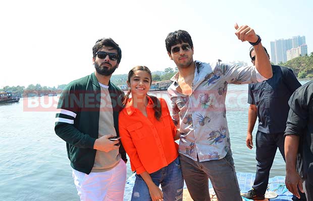 alia-siddharth-fahad-travl-by-jetty-1