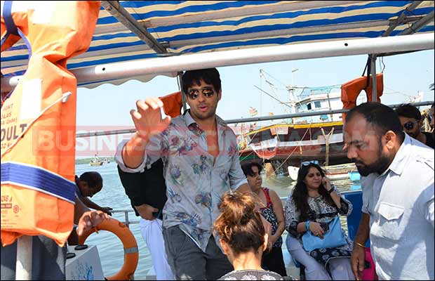 alia-siddharth-fahad-travl-by-jetty-12