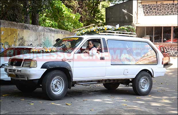 emran-hashmi-mother-funeral-11