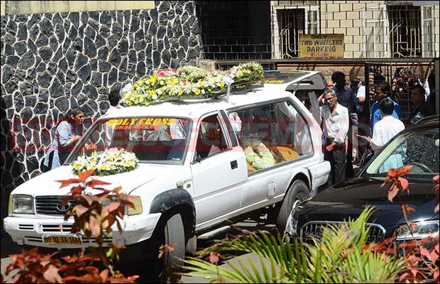 emran-hashmi-mother-funeral-13