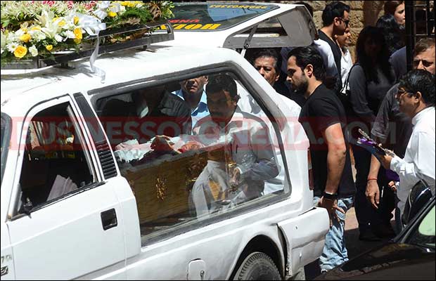 emran-hashmi-mother-funeral-14