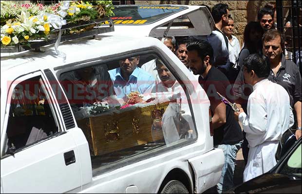 emran-hashmi-mother-funeral-15