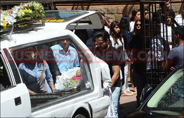 emran-hashmi-mother-funeral-17