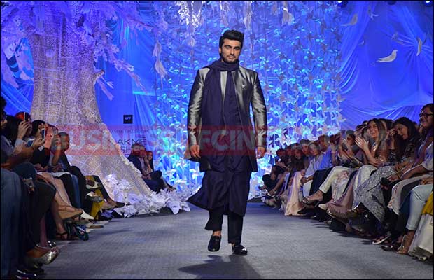 manish-malhotra-ramp-13