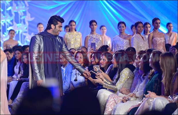 manish-malhotra-ramp-16