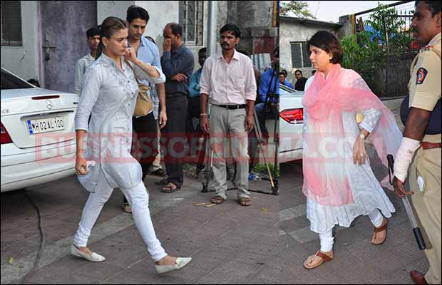 pratyusha-banerjee-funeral-23