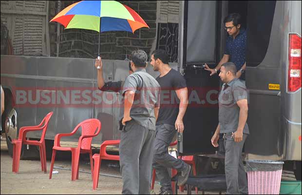 sonakshi-john-on-location