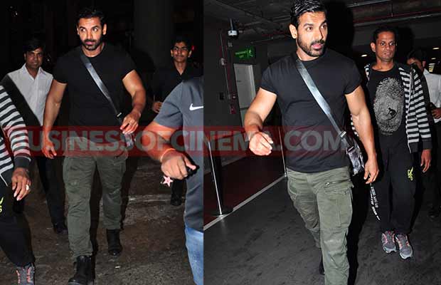 johnAbraham-Airport-8