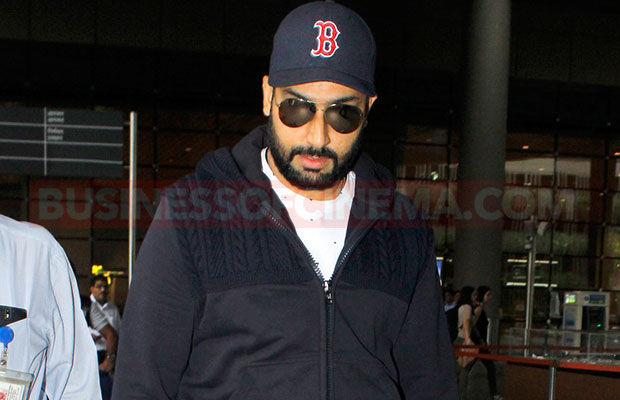 Airport-Abhishek-Bachchan-002