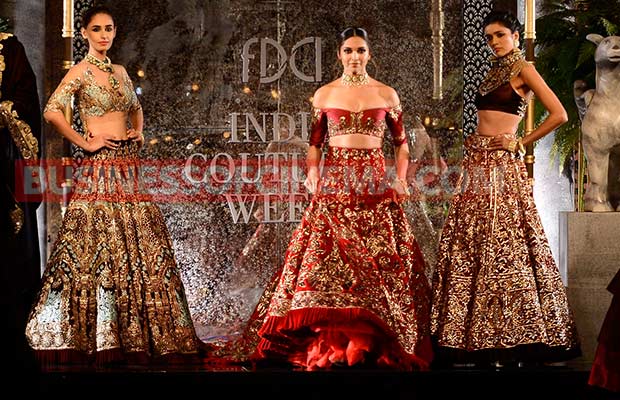 Deepika-Padukone-Manish-Malhotra-10