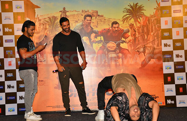 John-Abraham-Varun-Dhawan-004578