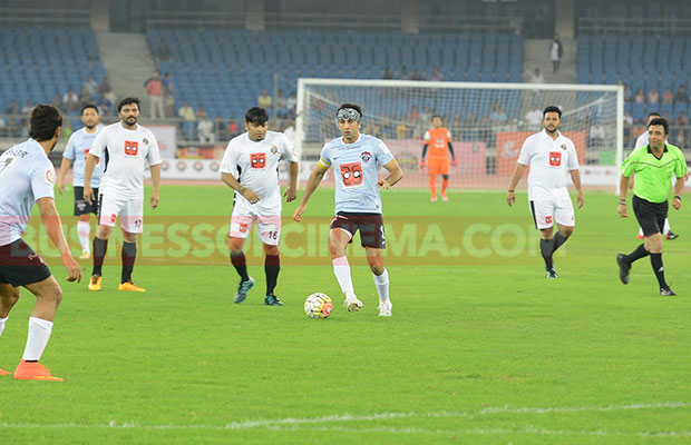 Ranbir-Kapoor-Soccer-Match-15