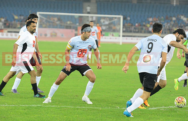 Ranbir-Kapoor-Soccer_2