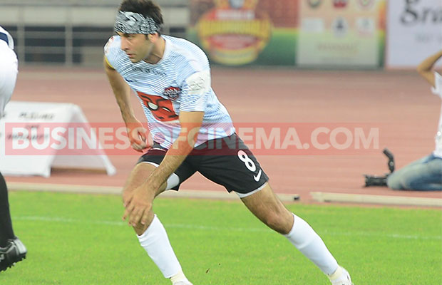 Ranbir-Kapoor-Soccer_9