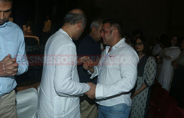 Salman Khan Prayer Meet 0011