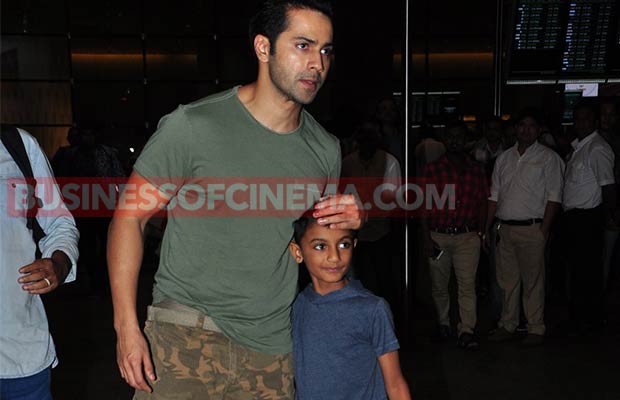 Varun-Dhawan-Airport-2