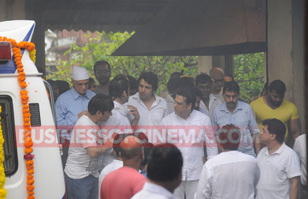 Krushna-Abhishek-Dad-Funeral-7