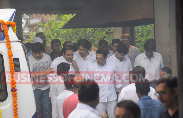 Krushna-Abhishek-Dad-Funeral-9