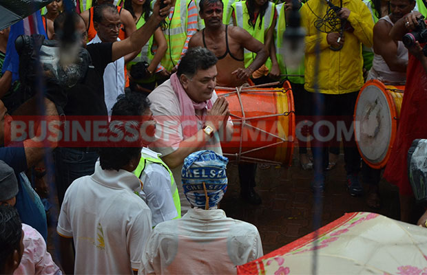 rishi-kapoor-visarjan-15