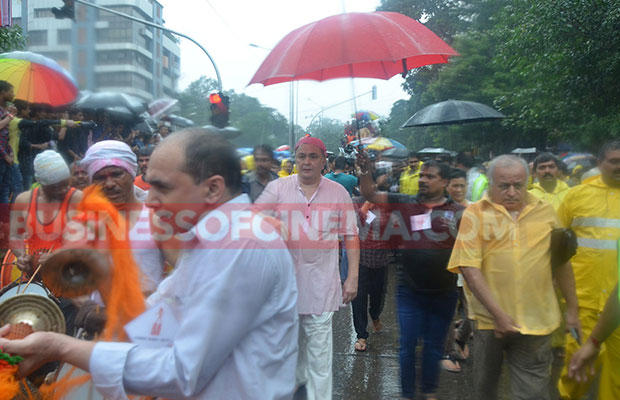 rishi-kapoor-visarjan-4