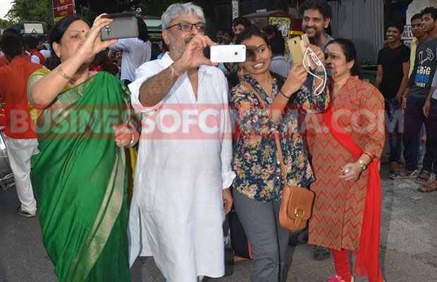 Sanjay-Leela-Bhansali-Visarjan-2