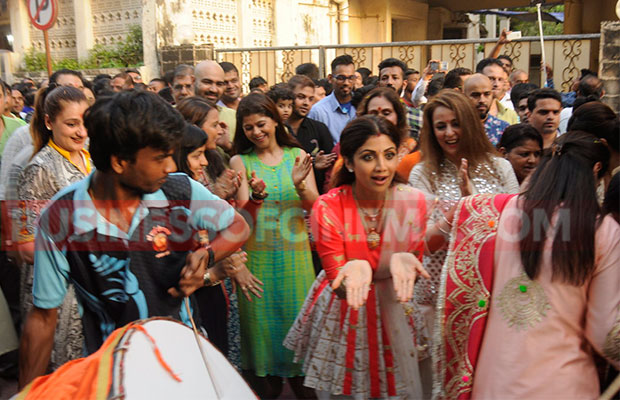 Shilpa-Shetty-Visarjan-5