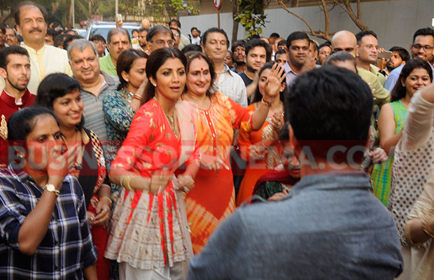 Shilpa-Shetty-Visarjan-6