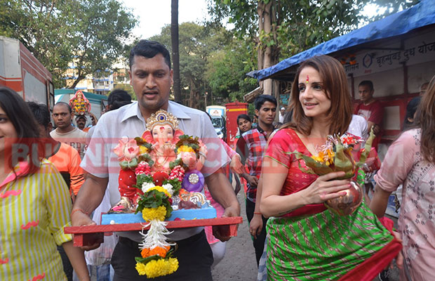 Suzzane-Khan-Visarjan-15