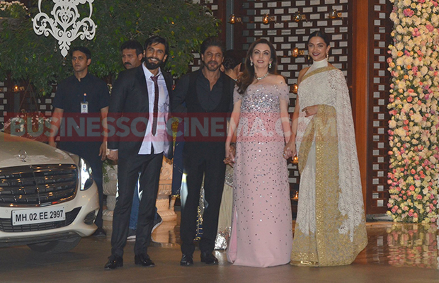 ranveer-singh-shahrukh-khan-neeta-ambani-deepika-padukone-ambani-6