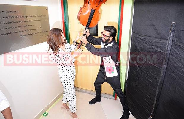 ranveer-singh-vaani-kapoor-radio-mirchi-6