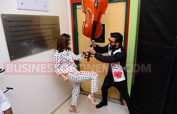 ranveer-singh-vaani-kapoor-radio-mirchi-3