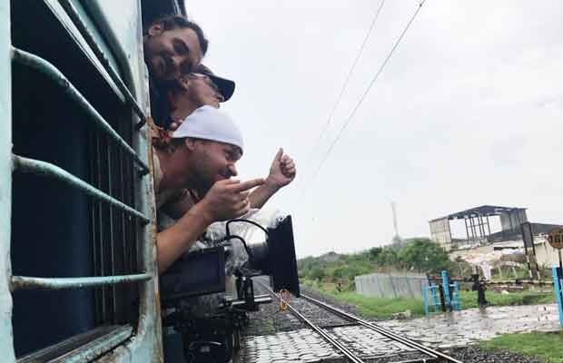 Rakeysh Omprakash Mehra Shoots Film Inside Delhi Bound Train