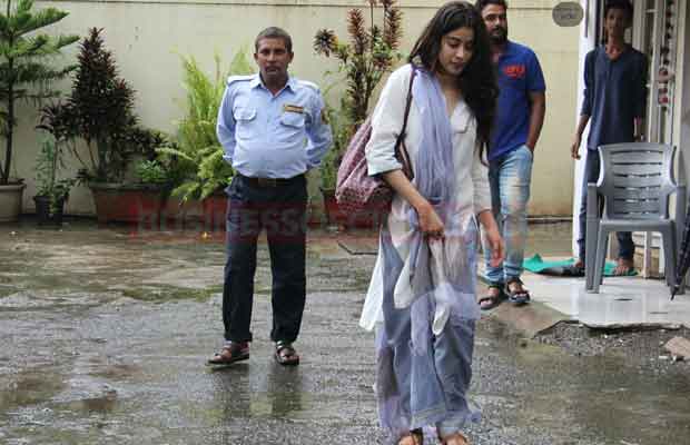 Photos: Jhanvi Kapoor Dons This Traditional Look As She Comes Out Of Her Dance Classes