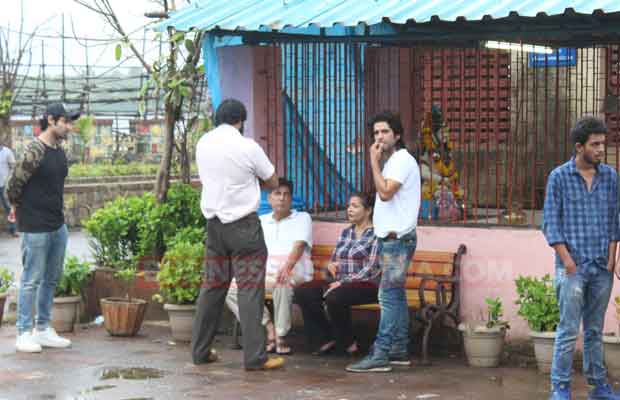 Photos: Friends And Family Members Pay Last Respects To Inder Kumar At Funeral!