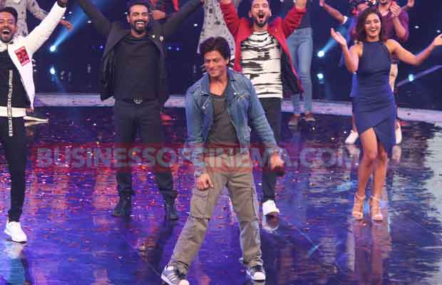 Photos: Shah Rukh Khan Dances His Heart Out At Jab Harry Met Sejal Promotions On Dance Plus Season 3