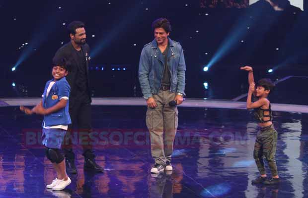 Photos: Shah Rukh Khan Dances His Heart Out At Jab Harry Met Sejal Promotions On Dance Plus Season 3