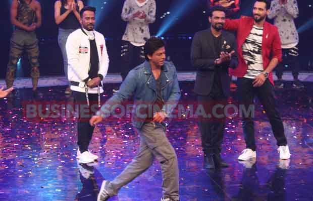 Photos: Shah Rukh Khan Dances His Heart Out At Jab Harry Met Sejal Promotions On Dance Plus Season 3