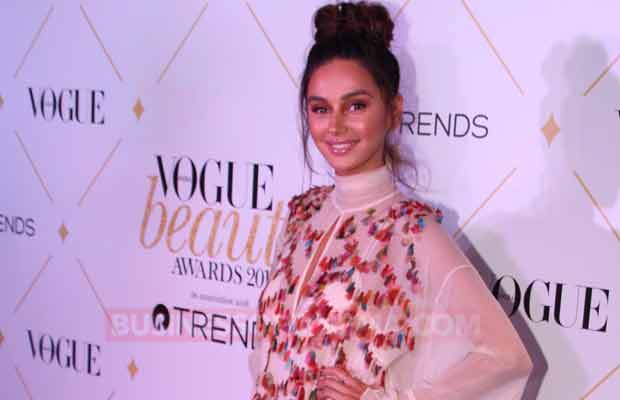 Vogue Beauty Awards 2017: Aishwarya Rai Bachchan, Karisma Kapoor, Disha Patani Turn Heads!