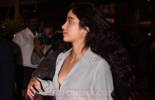 Sridevi Daughter Jhanvi Kapoor Rocks The Airport Look With Style